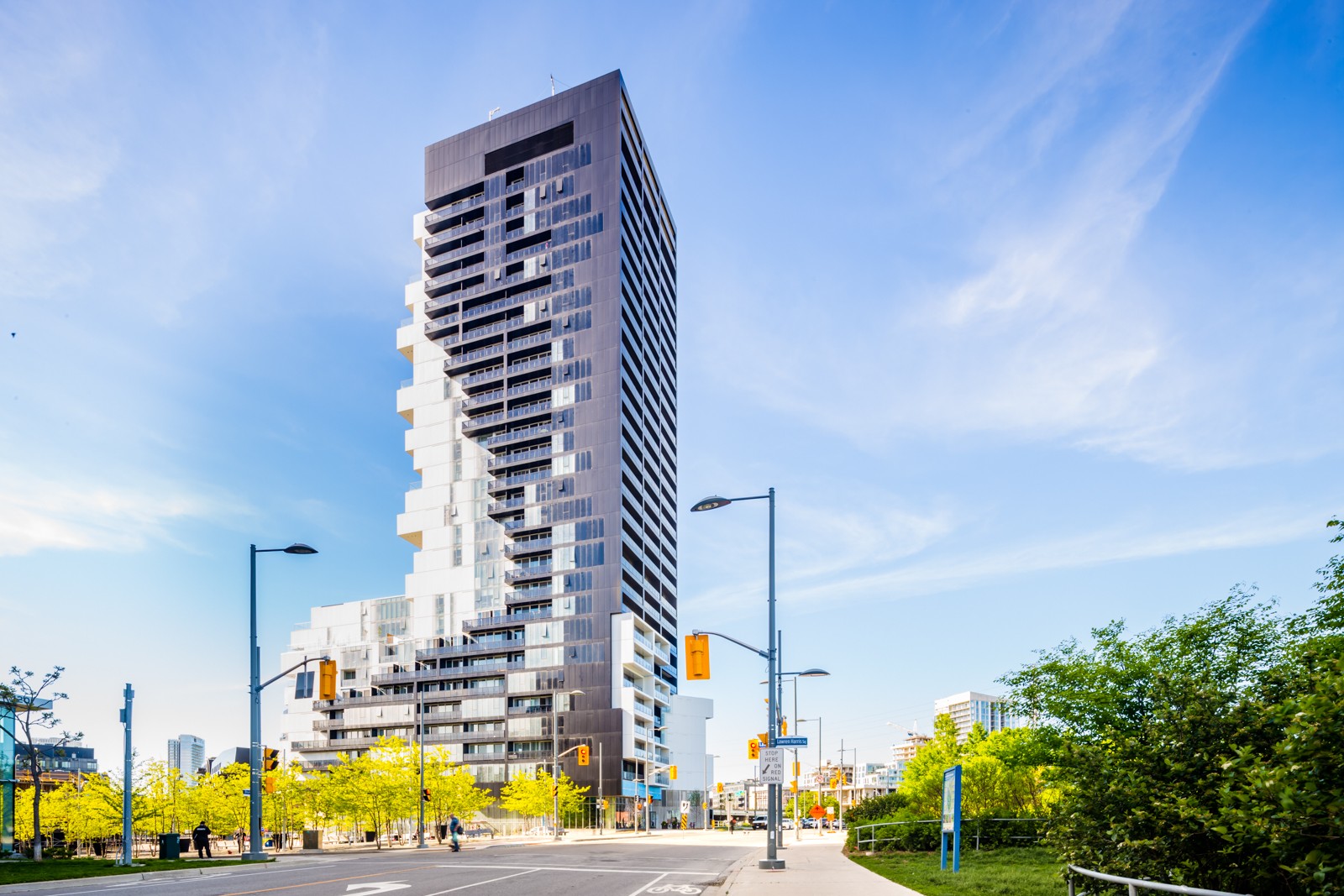 Alpolic Canada — River City Phase 3 at 170 Bayview Avenue Toronto, black and white ALPOLIC/fr tower, distributed by Exterior Technologies Group